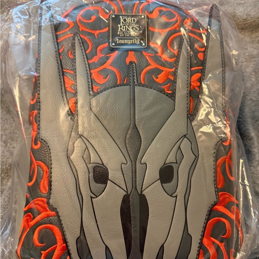 Loungefly Lord of the Rings Sauron grotto treasures exclusive - Picture 3 of 3
